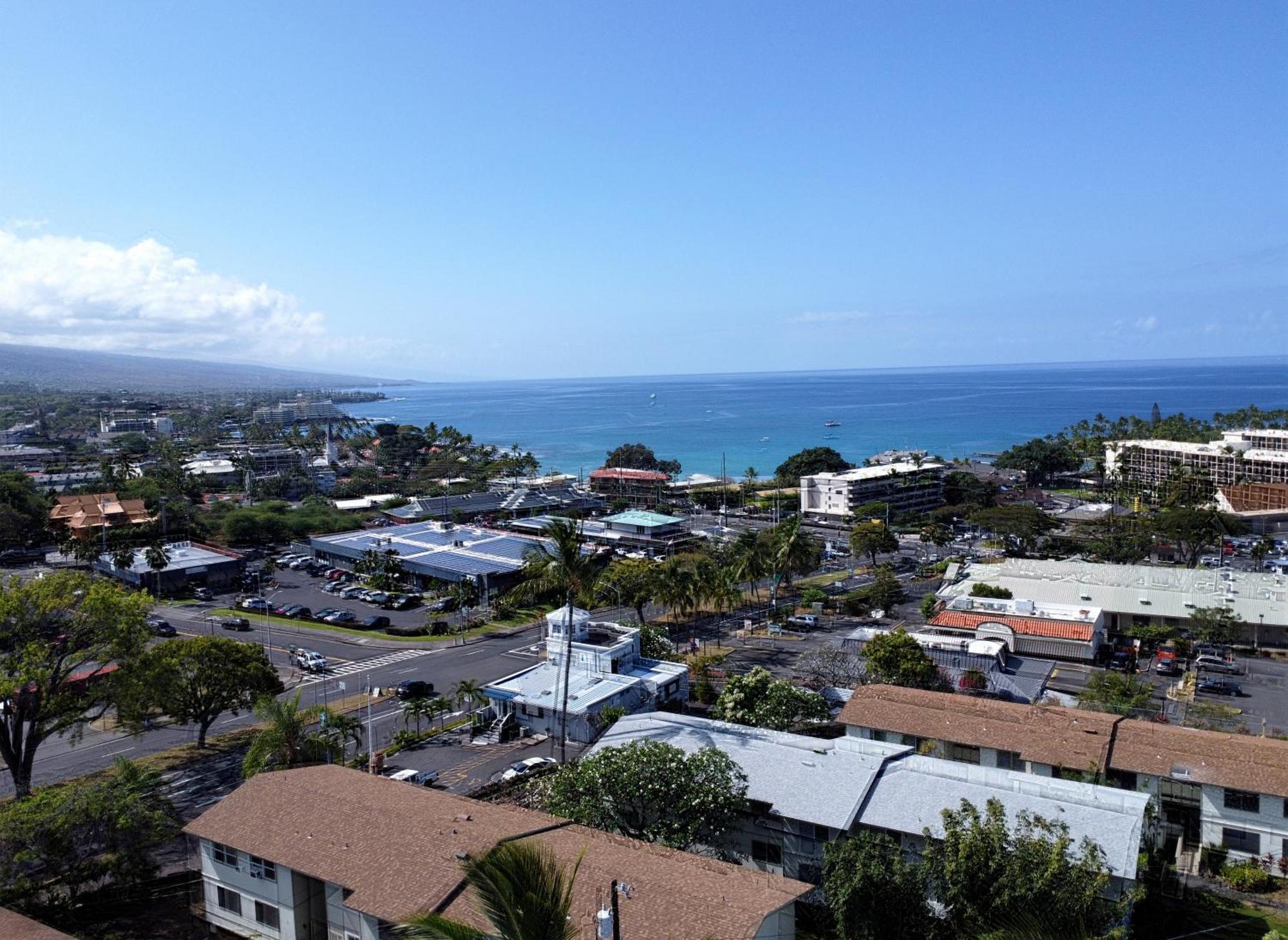Your Slice Of Paradise In Kona - Walk To And Stores *