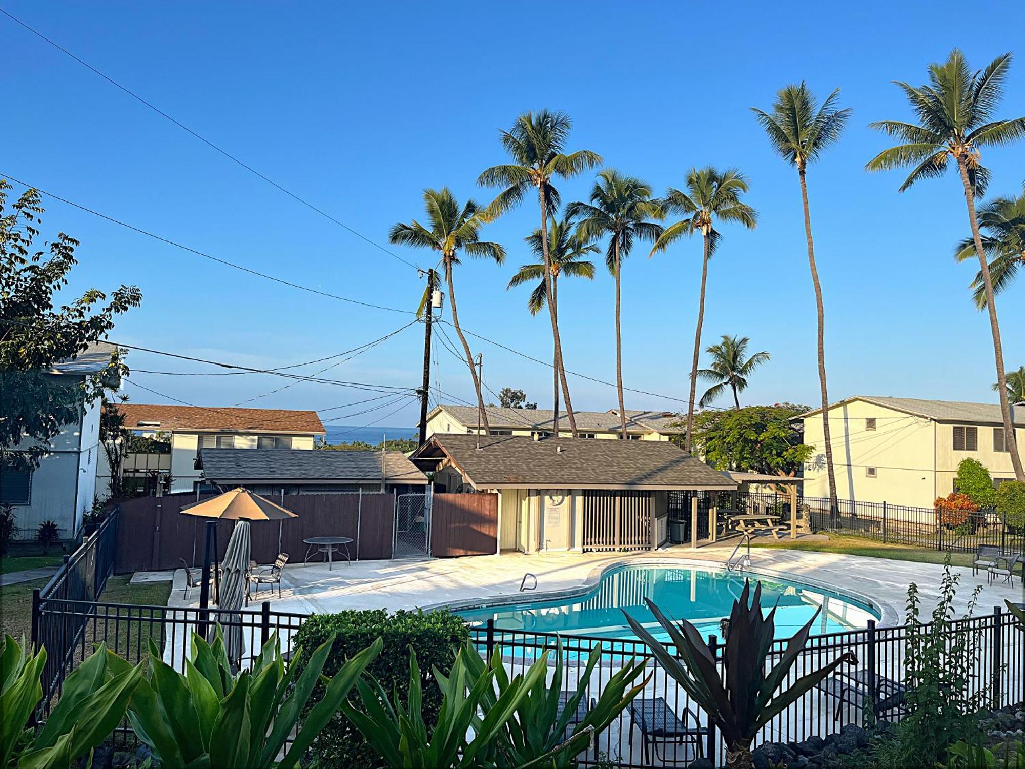 Your Slice Of Paradise In Kona - Walk To And Stores Apartment Kailua-Kona